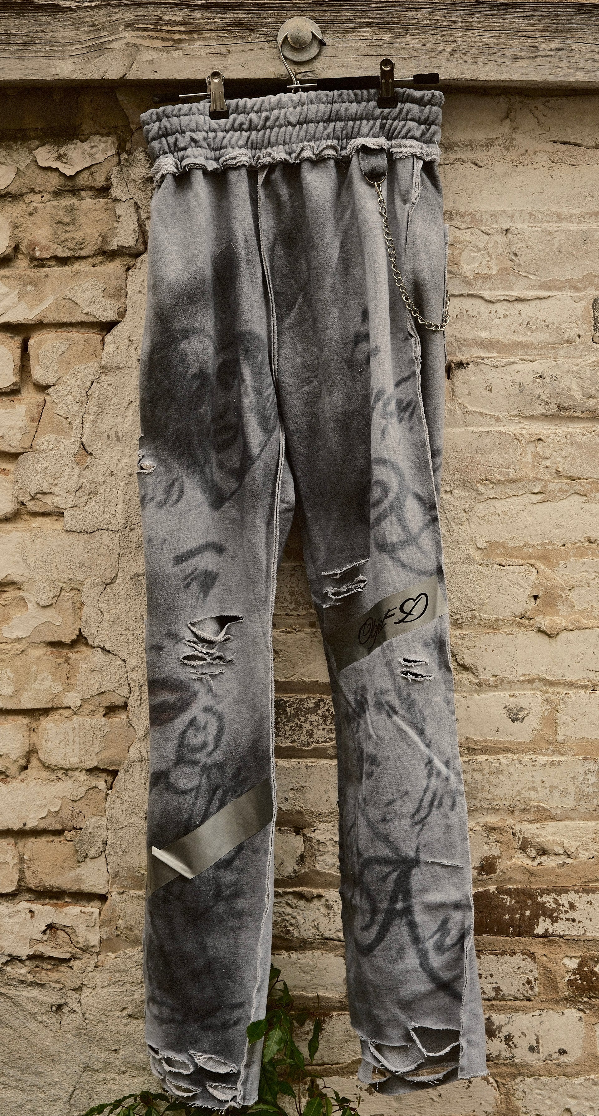 DESTROYED LUV SWEATPANTS